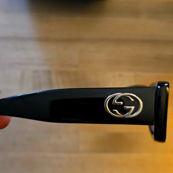 Black Rectangular Sunglasses - Picture 3 of 7